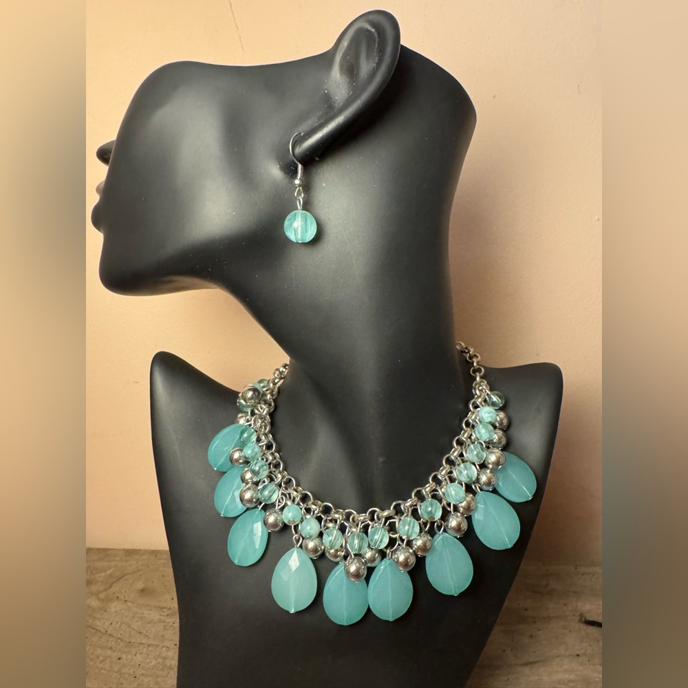 Paparazzi Turquoise Color Beaded Necklace and Earring Set - Picture 1 of 5